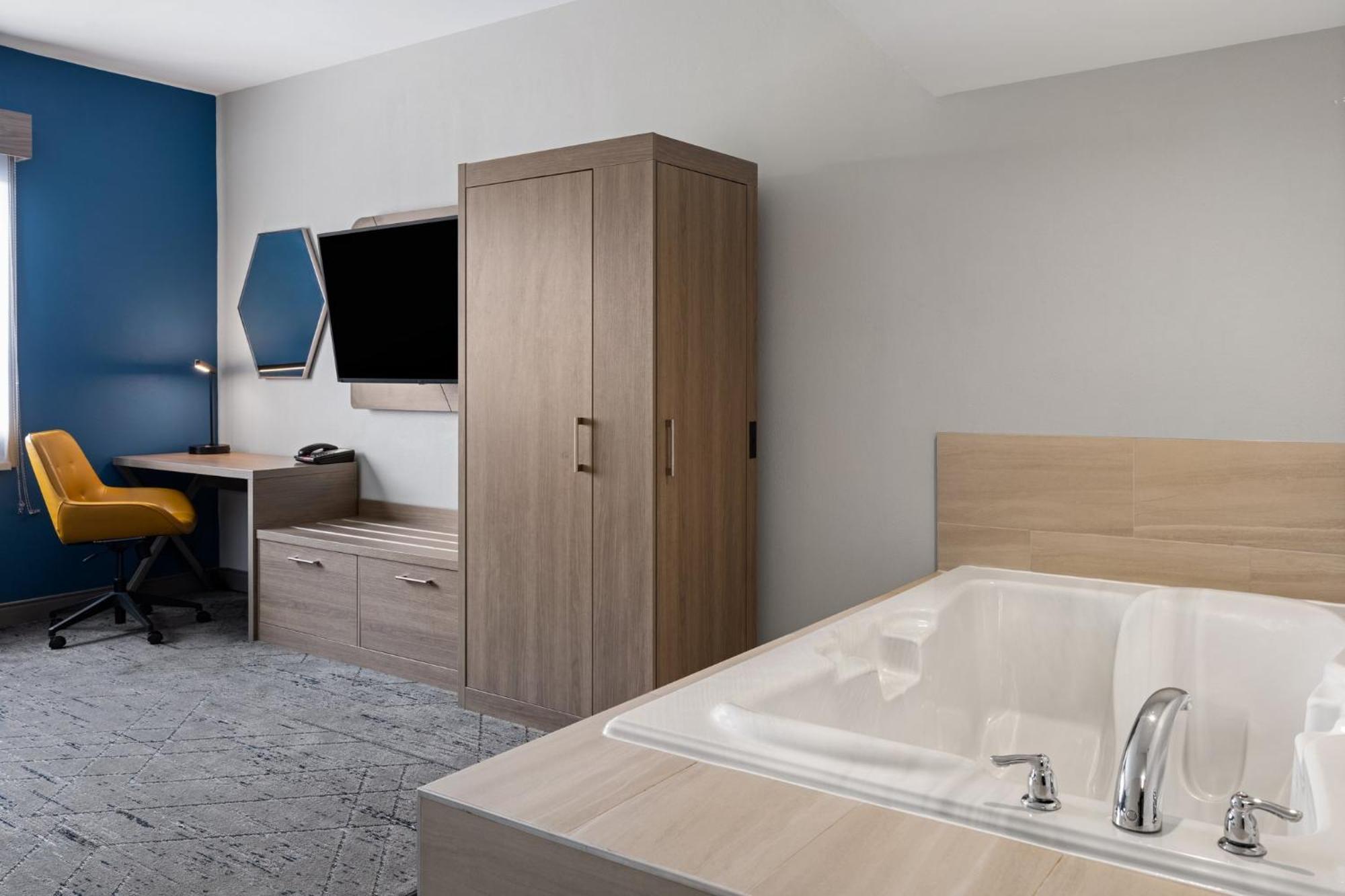 Holiday Inn Express Toledo North By Ihg Εξωτερικό φωτογραφία
